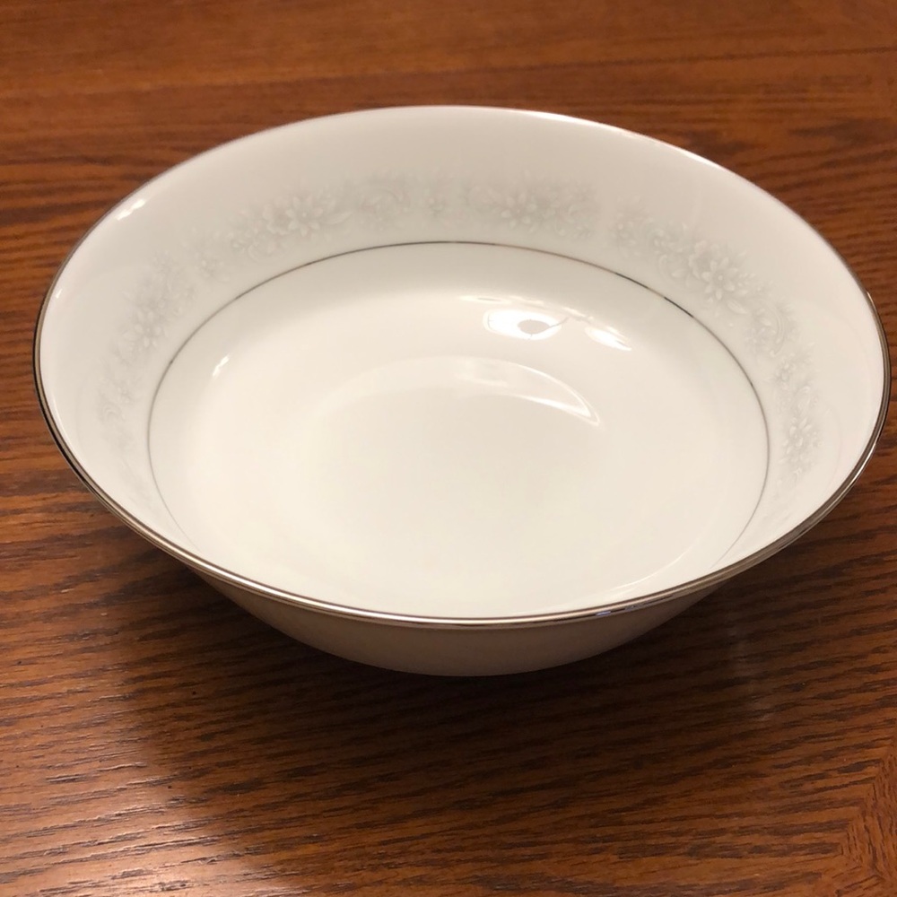Noritake Cumberland Round Serving Bowl - 2225